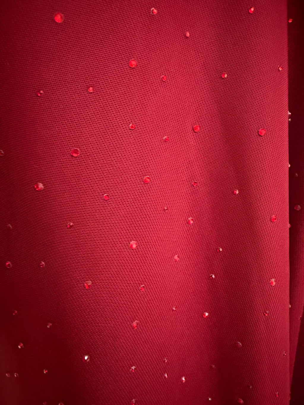 Rochie elegantă bordo cu aplicații strălucitoare ✨