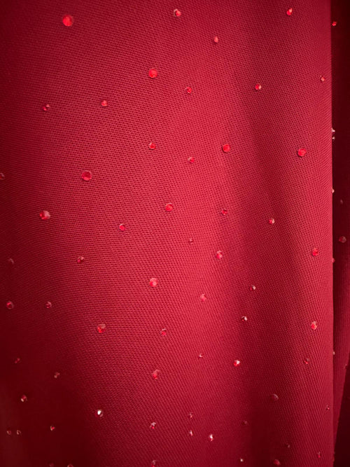 Rochie elegantă bordo cu aplicații strălucitoare ✨