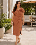 Rochie Midi Elegantă Caramel cu Croială Petrecută